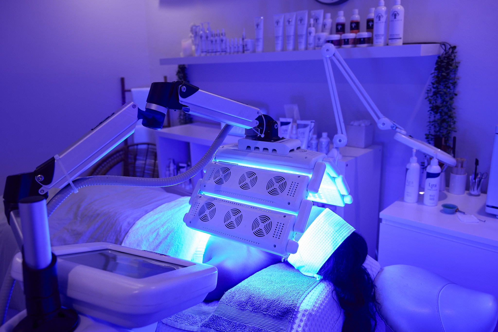 LED Light Therapy Facial - 30 mins